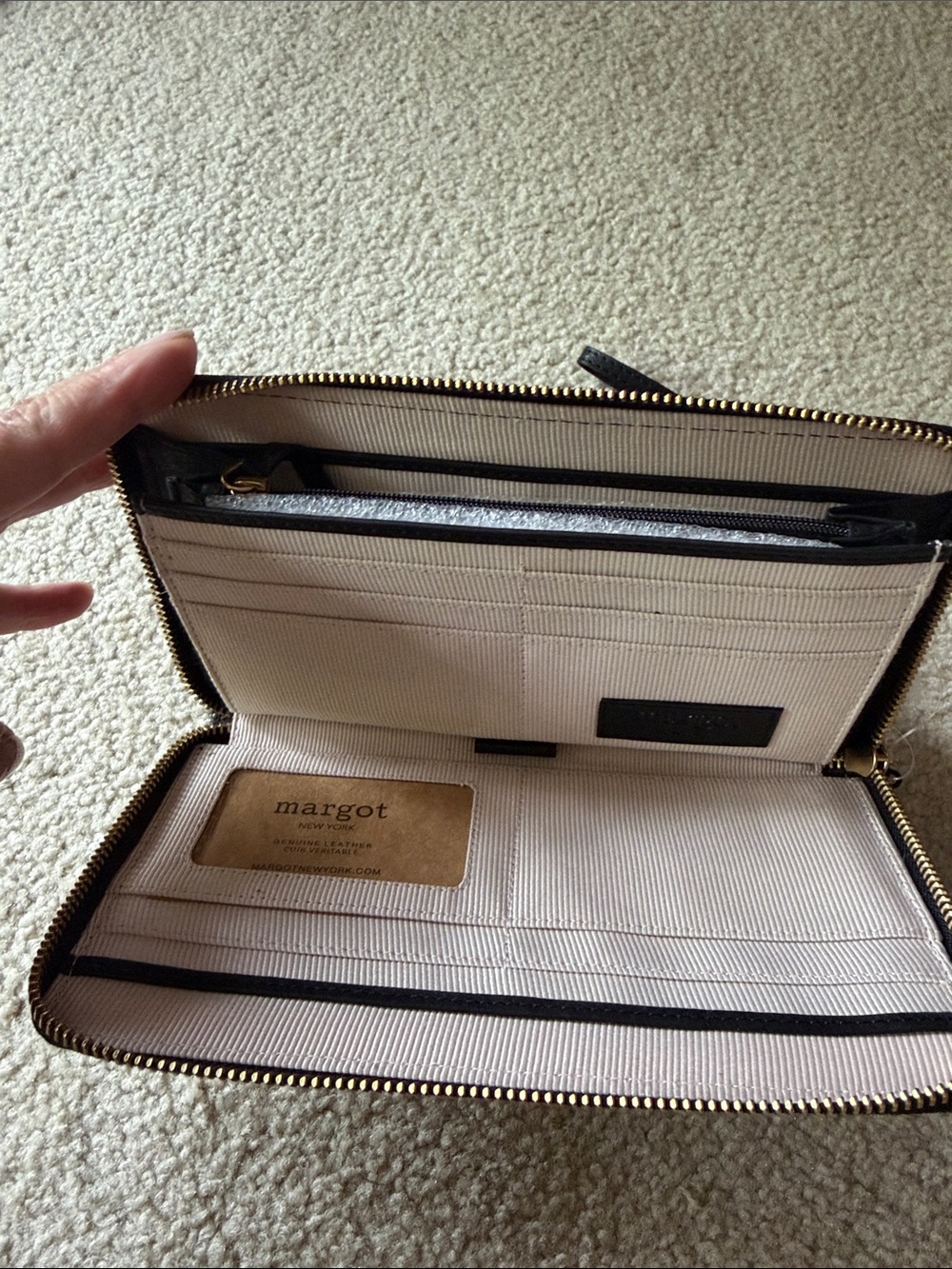 NWT, unisex Margot black leather zip wrist wallet - Picture 9 of 13
